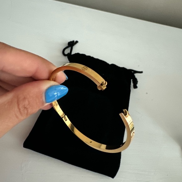 Gold bangle bracelet - Picture 4 of 5